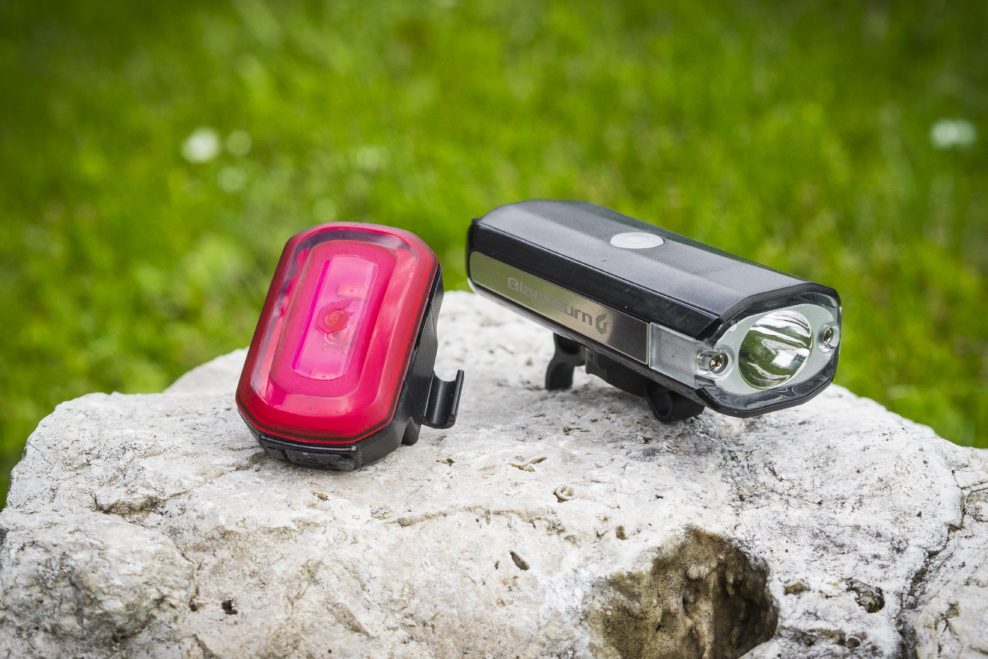 Test: Svetlá Blackburn Central 200 USB + Click USB