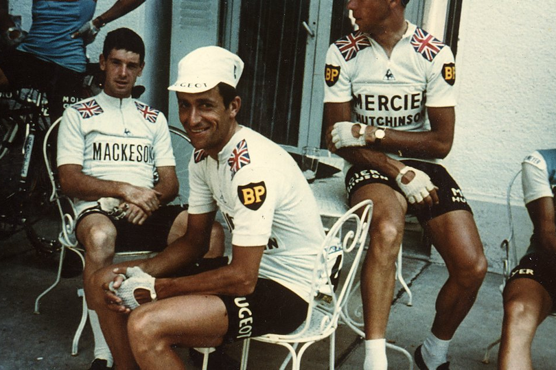 Hist&oacute;ria profesion&aacute;lnych cyklistov, ktor&iacute; zomreli na infarkt