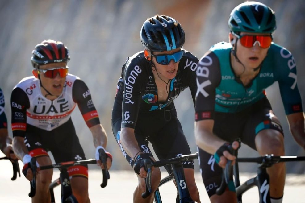 Romain Bardet vyz&yacute;va po hromadnom p&aacute;de na Li&egrave;ge-Bastogne-Li&egrave;ge k re&scaron;pektu v pelot&oacute;ne