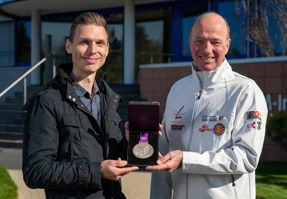 Tony Martin z&iacute;skal z dražby 35-tis&iacute;c eur na pomoc deťom na Ukrajine, medaila sa mu vr&aacute;tila