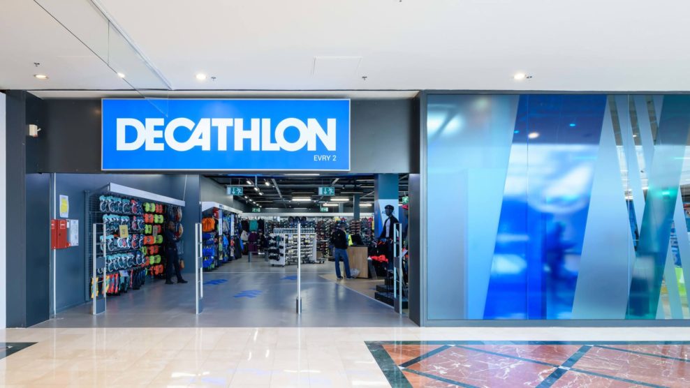 V Rusku pozastavil podnikanie už aj Decathlon
