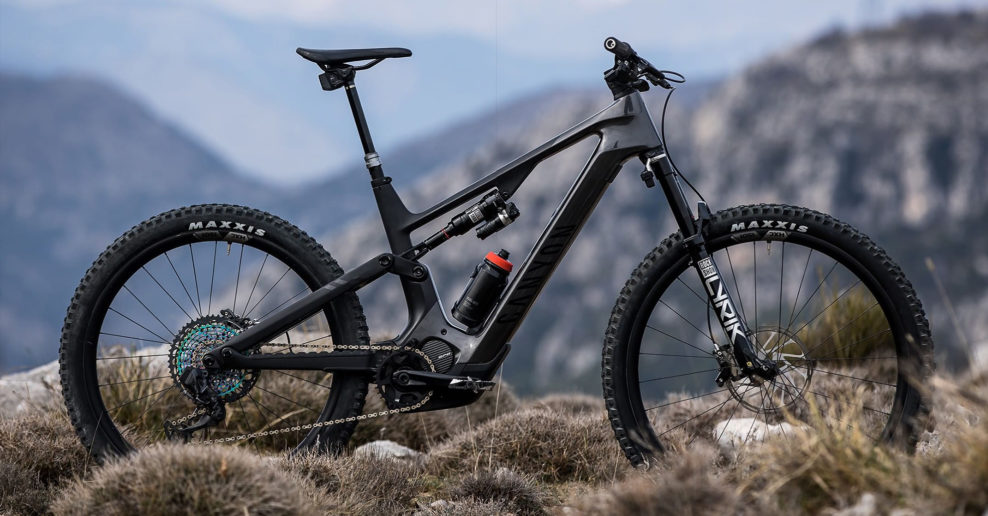 Nov&yacute; e-bike Canyon Spectral:On m&aacute; ľahk&yacute; karb&oacute;nov&yacute; r&aacute;m a vlastn&uacute; veľk&uacute; 900Wh bat&eacute;riu (detaily, modely, ceny)