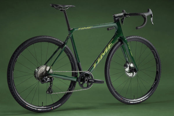 Time predstavil po rokoch nový bicykel, gravel rám ADHX je z karbónu s Dyneema vláknami
