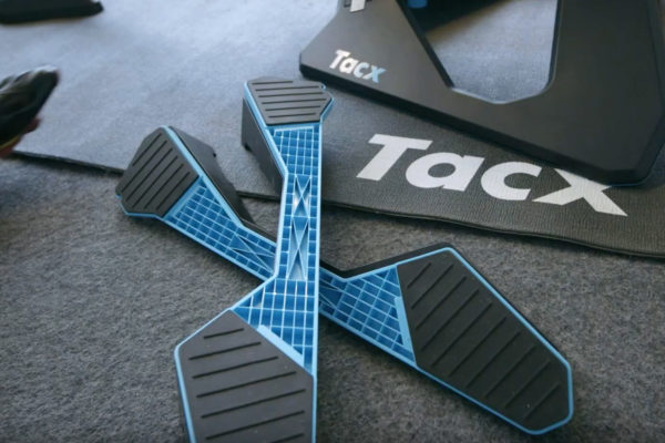 Novinka: Tacx Neo Motion Plates – pohyblivé podložky pre realistickejšiu jazdu na cyklotrenažéri