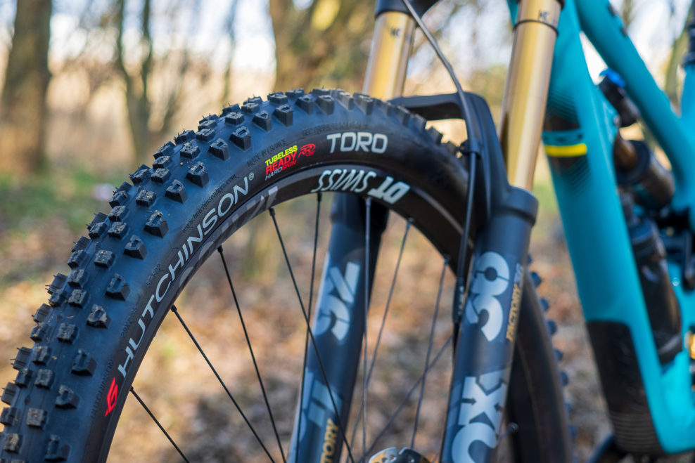 Test: Plášte Hutchinson Toro