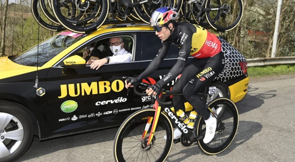 Wout van Aert po infekcii Covidom-19 už trénuje, ale jeho štart na Paríž-Roubaix je otázny