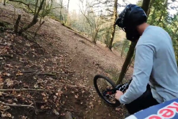 Video: Jackson Goldstone a Vinny T sa naháňajú na šialene strmých trailoch vo Francúzsku
