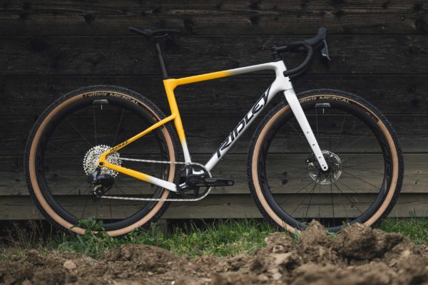 Novy gravel Ridley Kanzo Adventure má geometriu inšpirovanú MTB a množstvo držiakov