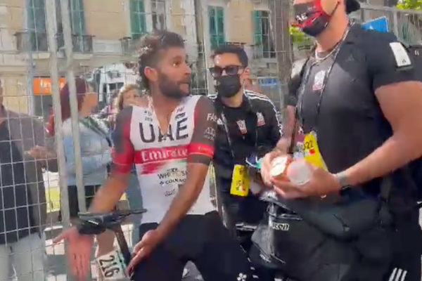 Gaviria sa po &scaron;printe neudržal a vulg&aacute;rne si zanad&aacute;val na svoj bicykel (+video)