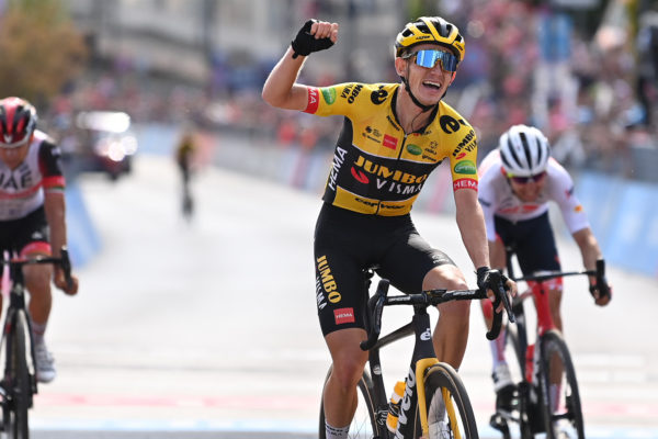 Koen Bouwman vyhral z úniku ťažkú horskú siedmu etapu Giro d’Italia 2022