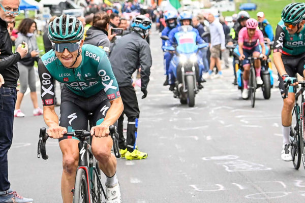 Video: Moment, keď Jai Hindley zlomil Carapaza a získal ružový dres na Giro d’Italia