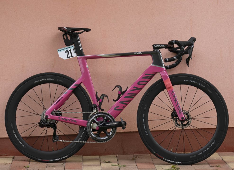 Detaily ružového špeciálu Canyon Aeroad Mathieu van der Poela na Giro d’Italia 2022