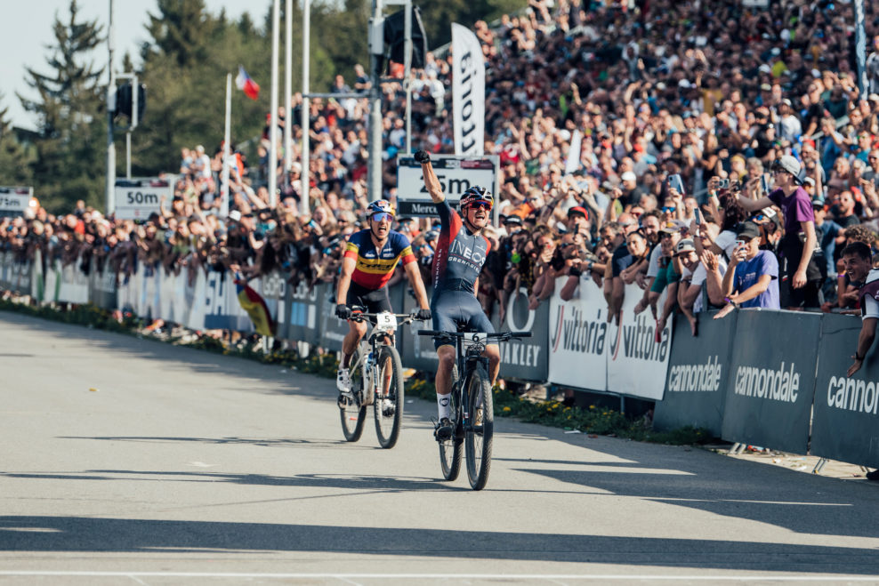 Pidcock vyhral Svetový pohár XCO v Novom Měste na Moravě, Schurter predviedol neuveriteľný výkon po defekte