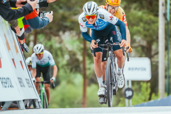 Remco Evenepoel má momentálne lepší výkon ako Pogačar, ale neznamená to, že ho porazí
