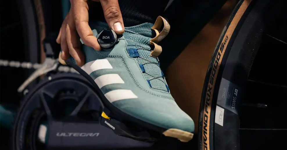 Adidas predstavil prv&eacute; cyklistick&eacute; top&aacute;nky so syst&eacute;mom uťahovania BOA