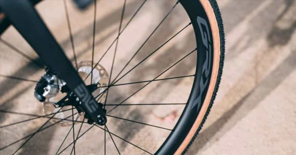 Shimano predstavilo svoje prv&eacute; karb&oacute;nov&eacute; gravel koles&aacute;