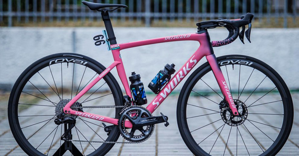 Jai Hindley dostal unikátny ružový S-Works Tarmac SL7 pre víťaza Giro d’Italia (detaily, foto, špecifikácia)