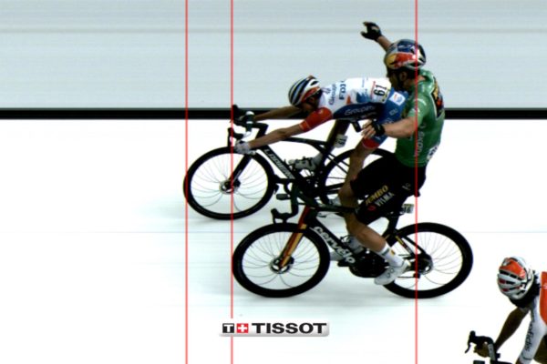  Van Aert oslavoval priskoro, na cieľovej čiare ho predbehol Gaudu a vyhral 3. etapu Dauphiné (+video)