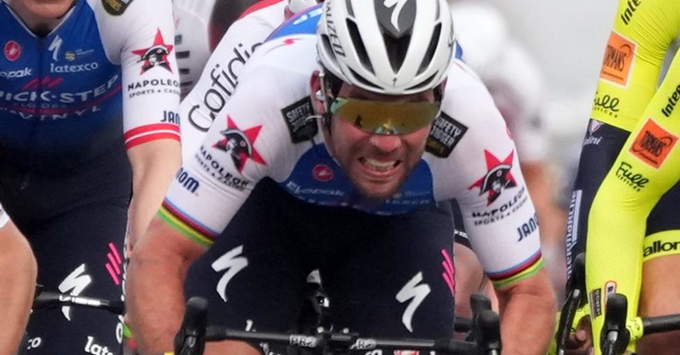 Mark Cavendish sa hnevá, že mu opäť spadla reťaz. Napriek tomu predviedol výborný šprint a na Heistse Pijl skončil tretí (+video)