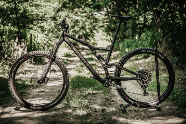Specialized Stumpjumper Alloy S5 = XL, ešte rok v záruke, TOP stav, čierny matný