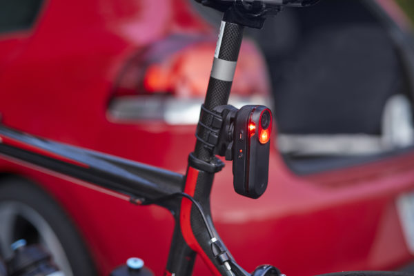 Cykloradar Varia RCT715 posúva bezpečnosť na cestách pre cyklistov o level vyššie