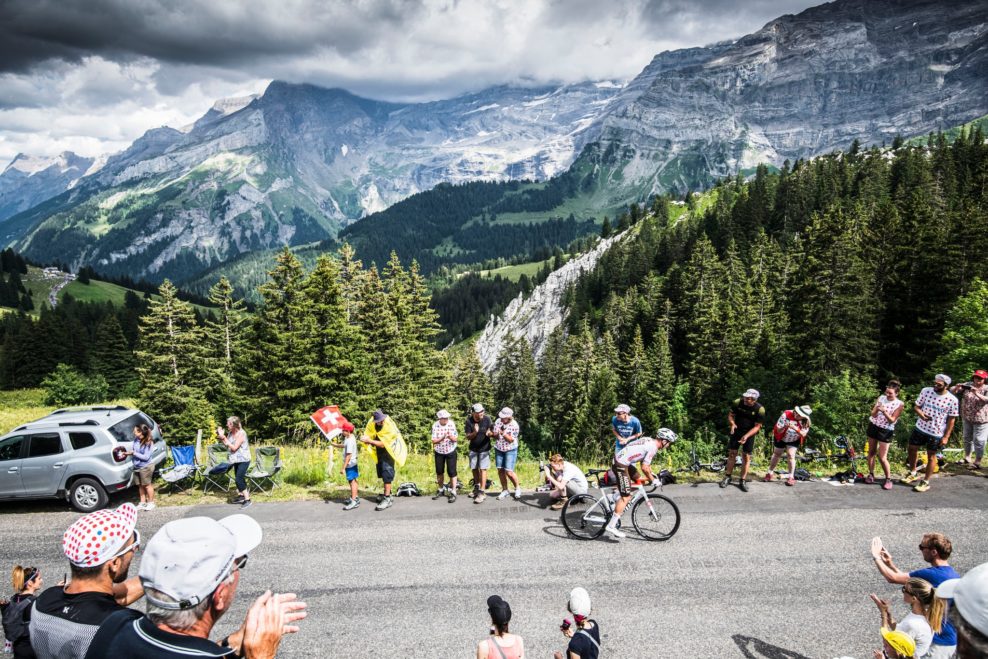 Bob Jungels vyhral 9. etapu Tour neuveriteľn&yacute;m 60km s&oacute;lo &uacute;nikom