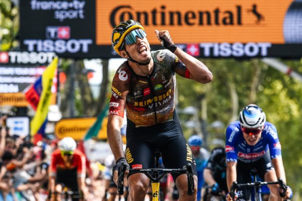 Laporte prekvapil šprintérov, nastúpil kilometer pred koncom a vyhral 19. etapu Tour de France