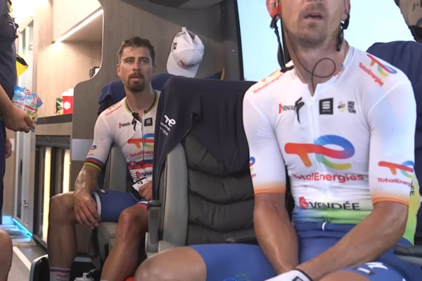  Video: Zákulisie tímu TotalEnergies v úvodných troch etapách Tour de France