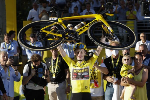 Jonas Vingegaard pred pár rokmi čistil v ryby v továrni, teraz je víťazom Tour de France