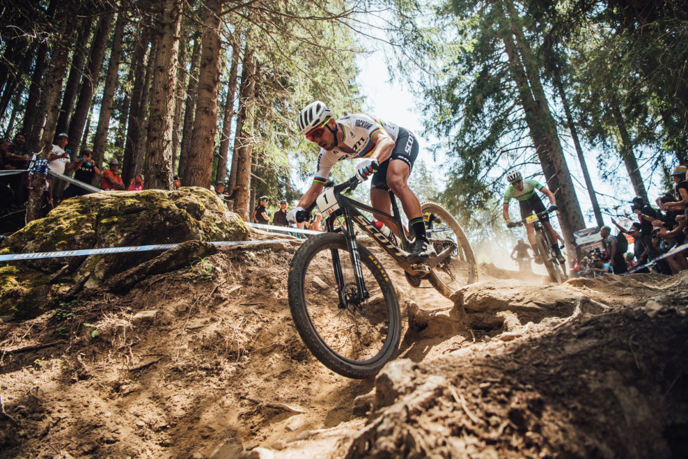 Fl&uuml;ckiger pri predbiehan&iacute; zhodil Schurtera a oboch pripravil o možnosť v&yacute;hry v Lenzerheide