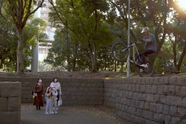 Video: Tomomi Nishikubo má neuveriteľný skill a presvedčí vás o tom v jeho parte z filmu Esperanto