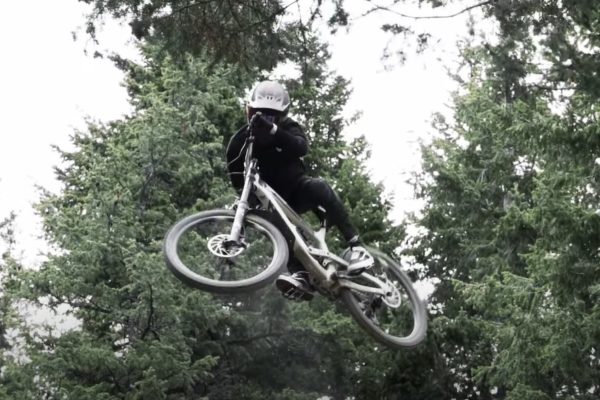 Video: Hayden Zablotny vám vo svojom novom edite Fuel for Thought ukáže pravý freeride a motokrosové triky