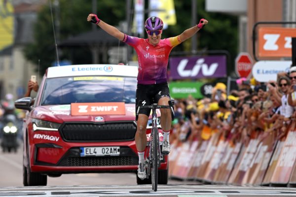 Marlen Reusser vyhrala 4. etapu na ženskej edícii Tour de France po sólovom 23 km úniku