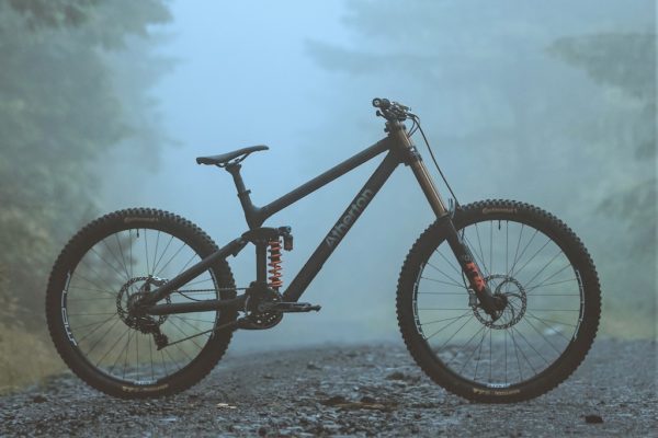 Atherton Bikes predstavili zjazdový model s rôznou veľkosťou kolies