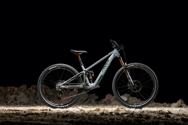 Pivot Shutlle SL je revolučn&yacute; elektrobicykel s n&iacute;zkou hmotnosťou a &uacute;plne nov&yacute;m pohonom