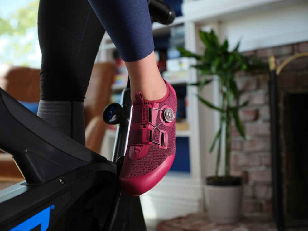 Shimano predstavilo cyklistick&eacute; top&aacute;nky na trenaž&eacute;r IC501 s antibakteri&aacute;lnou technol&oacute;giou FUZE