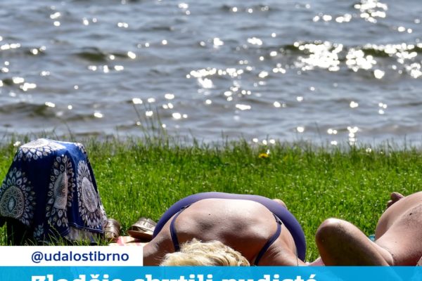 Nudisti v Brne chytili zlodeja a počkali na príchod polície