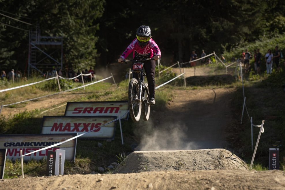 Video: Troy Brosnan a Tracey Hannah zv&iacute;ťazili v zjazde na Crankworxe vo Whistleri