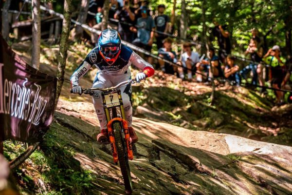 Francúzski jazdci Benoit Coulanges a Myriam Nicole  vyhrali kvalifikáciu Majstrovstiev Sveta v zjazde