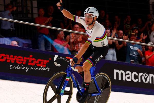 Elia Viviani vyhral titul majstra Európy na dráhe iba päť hodín po tom, ako skončil siedmy v cestných pretekoch