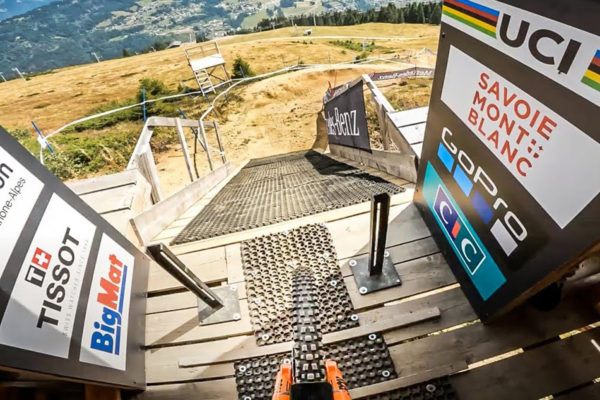  Video: Laurie Greenland vám ukáže zjazdovú trať Majstrovstiev Sveta v Les Gets (POV)