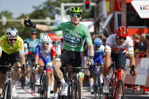 Sam Bennett odstupuje z pretekov Vuelta a España kvôli vírusu Covid-19
