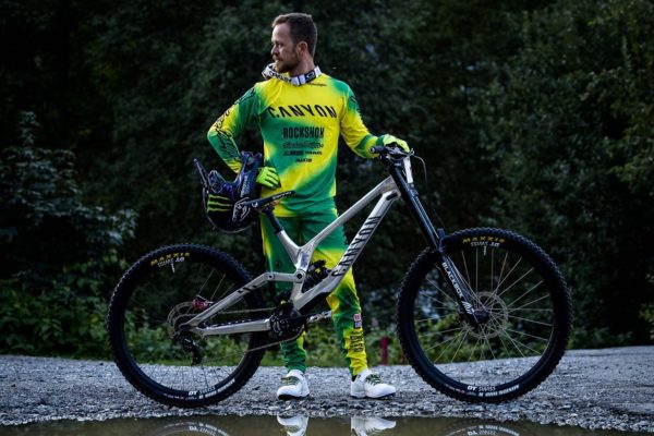 Troy Brosnan odjazdí Majstrovstvá Sveta v Les Gets na špeciálnej verzii Canyon Sender