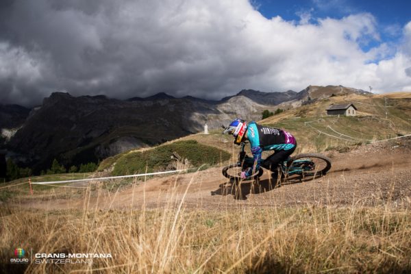 Video: Zostrih celých pretekov a to najlepšie z Pro Stage na EWS Crans Montana