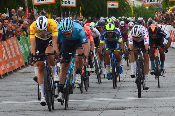 Ethan Vernon potvrdil rolu lídra a po výhre prológu vyhral aj šprint v úvodnej etape Okolo Slovenska 2022