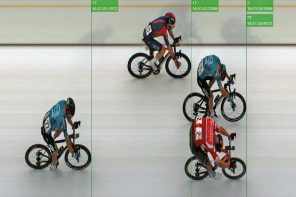 Francúzsky cyklista Pierre Barbier oslavoval priskoro, v šprinte prehral o 0,4 milisekúndy (+video)