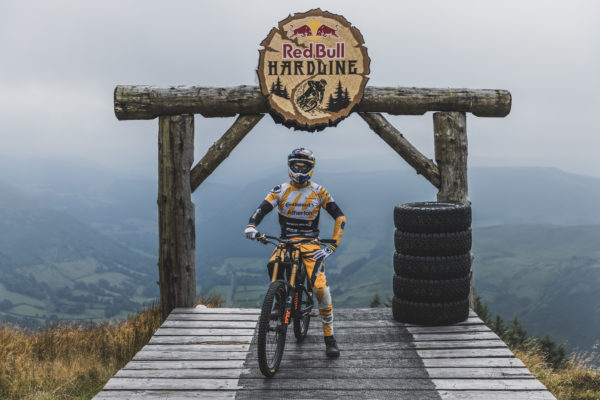 Gee Atherton sa po zranení vráti k pretekaniu na Red Bull Hardline