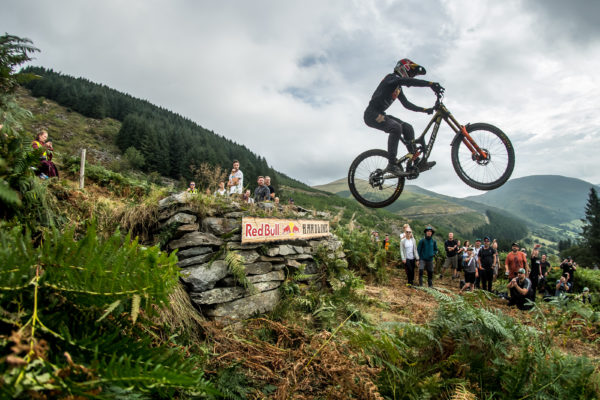Jackson Goldstone sa stal historicky najmladším víťazom Red Bull Hardline (výsledky)