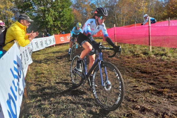 Len 15-ročná juniorka Viktória Chladoňová skončila druhá na Svetovom pohári v cyklokrose v Tábore
