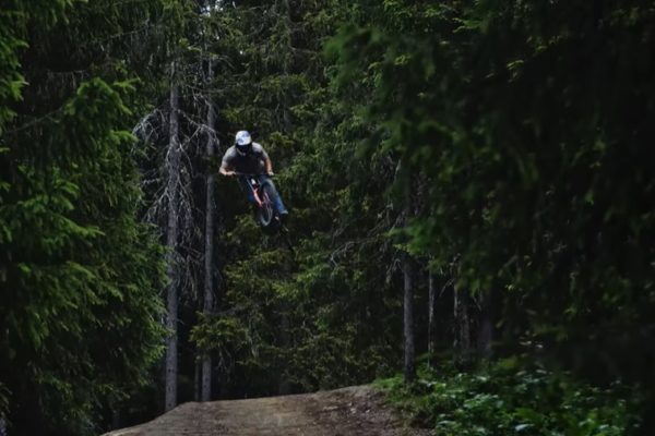 Musíte vidieť: Sound of pure Mountain Bike Mayhem Brage Vestavik